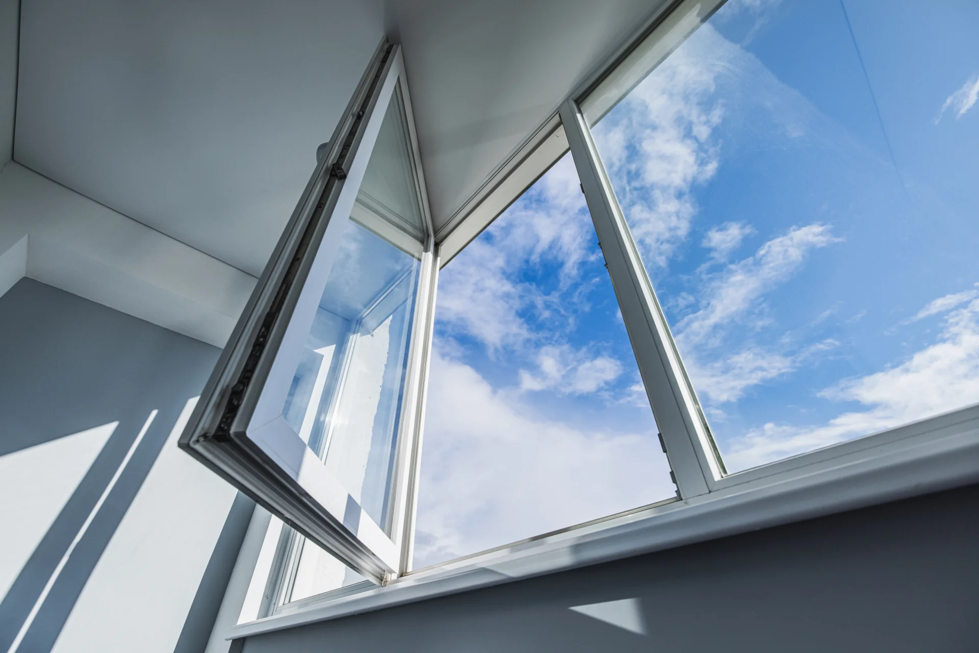 VLX 80 Casement Window in Fort Lauderdale, FL | Hale Windows Fort Lauderdale - detail 1